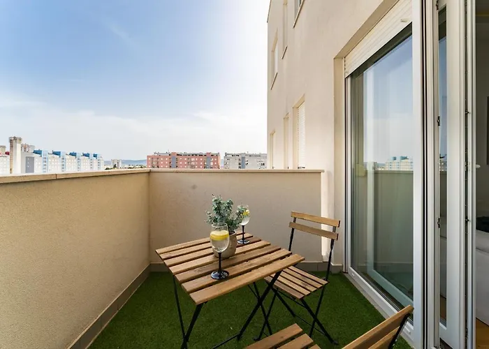 City Lux Apartment 1- With Garage And Balcony