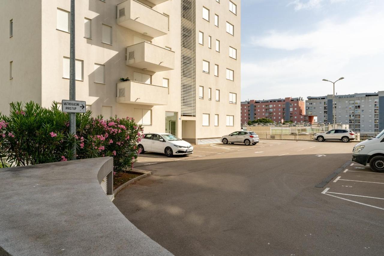 Lux 1- With Garage And Balcony